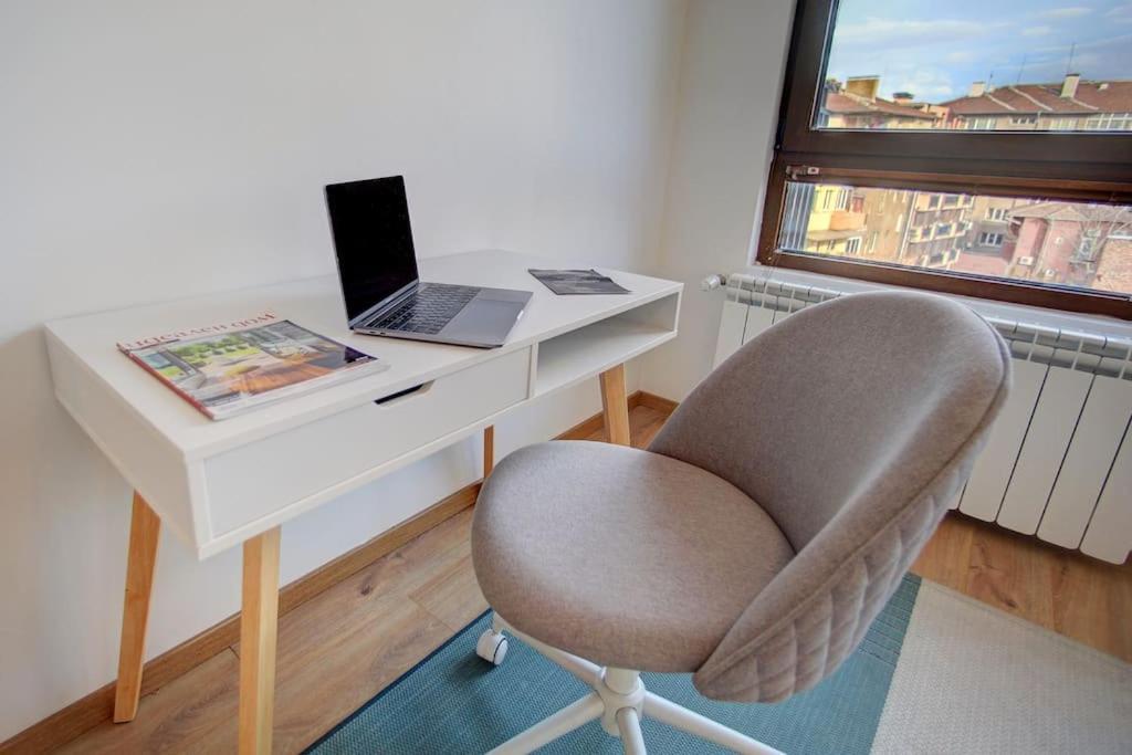 Spacious Home Office With Secure Garage In София Екстериор снимка